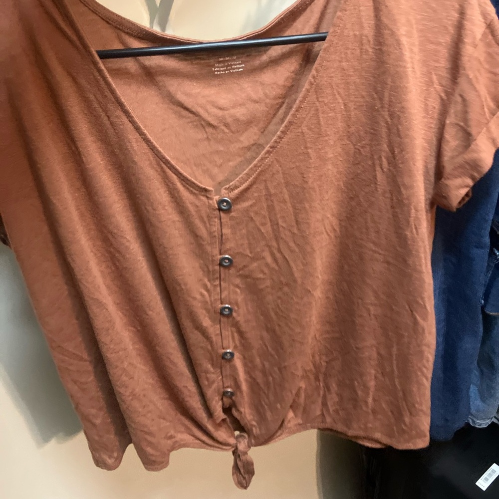 American Eagle knotted top